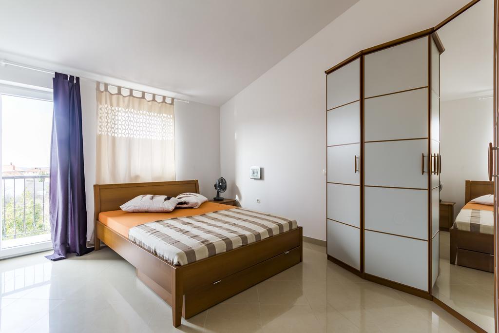 Apartments Gloria Liznjan Bagian luar foto