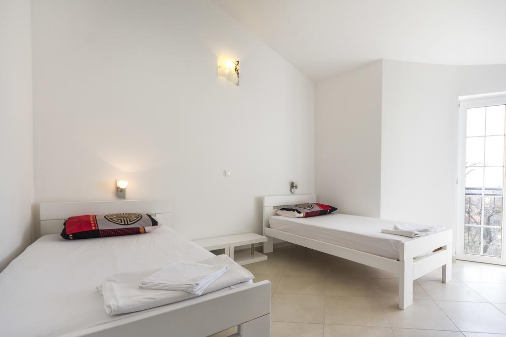 Apartments Gloria Liznjan Bagian luar foto